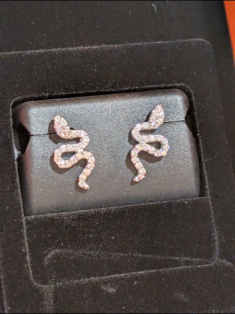 1.0 Ctw Moissanite Snake Stud Earrings